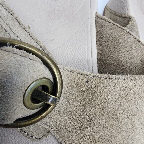 Fitflop Hooper Wobbleboard Buckle Sandals Beige Suede Size 10 - Picture 3 of 7